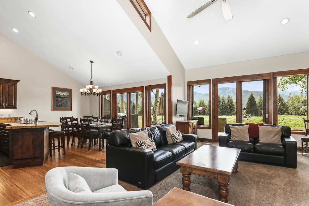 Fairway Village 2919 by Park City Lodging — 4-Star Luxury Hotel in Bridgeport, United States