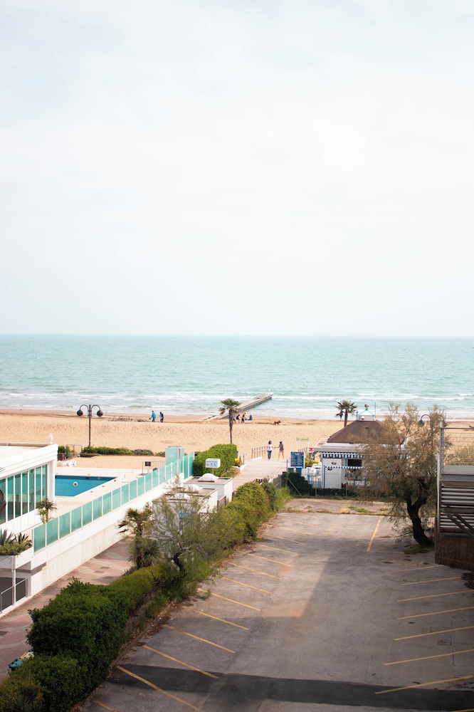Maison Jolie — 4-Star Luxury Hotel in Lido Di Jesolo, Italy
