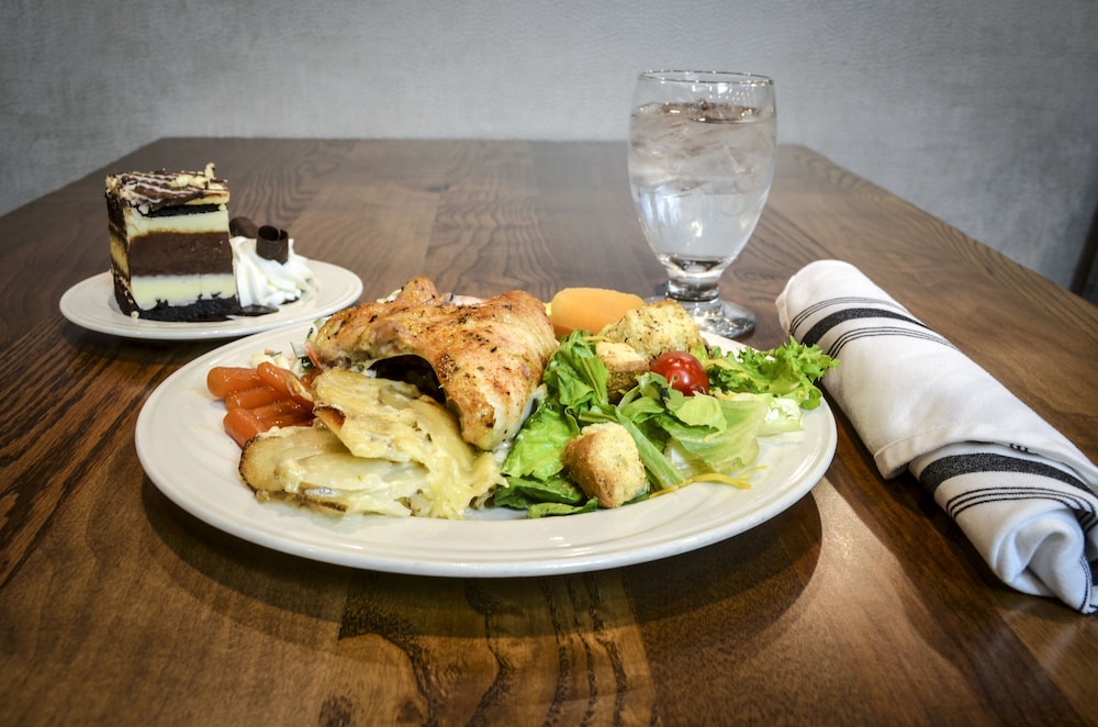 Holiday Inn Fargo by IHG - photo 57