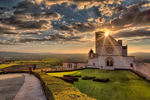 Assisi Francesco Home — 4-Star Luxury Hotel in Bastia Umbra, Italy