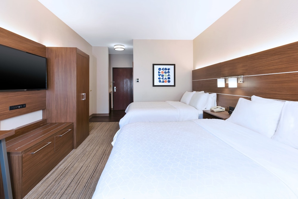 Holiday Inn Express & Suites Three Rivers by IHG - photo 11
