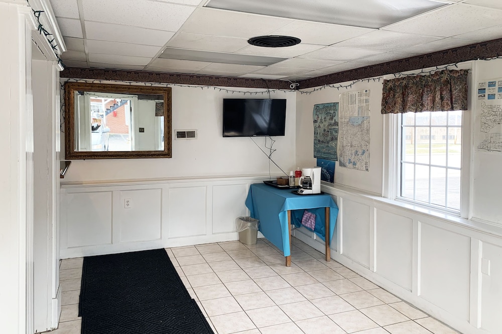 Four Keys Inn - photo 2