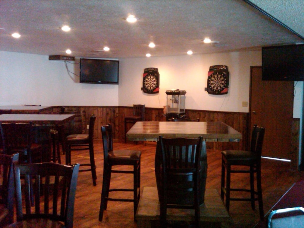Boarders Inn & Suites by Cobblestone Hotels Munising - photo 34