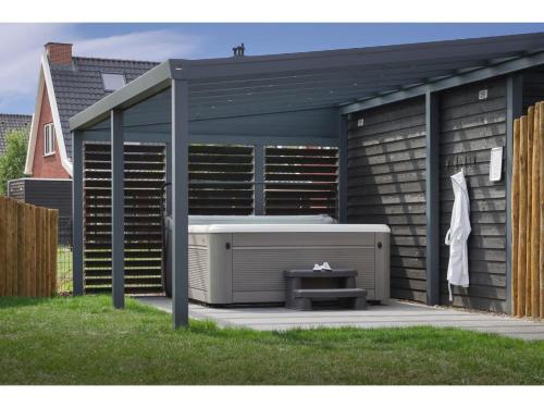 Villa in Zeeland with Outdoor Jacuzzi — 4-Star Luxury Hotel in Colijnsplaat, Netherlands