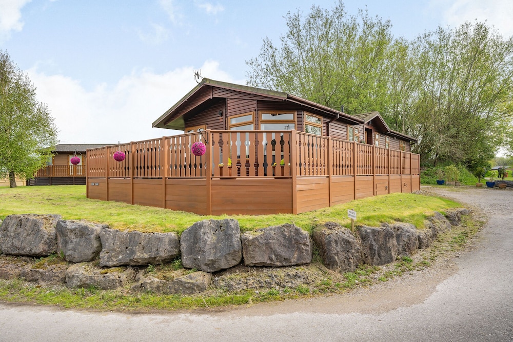 Lakeview Lodge — 4-Star Luxury Hotel in Carnforth, United Kingdom