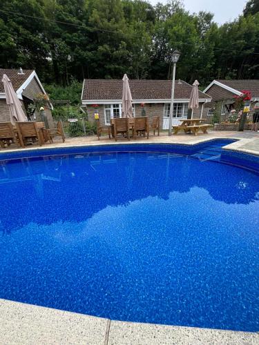 14 Granite Henge — 4-Star Luxury Hotel in Looe, United Kingdom