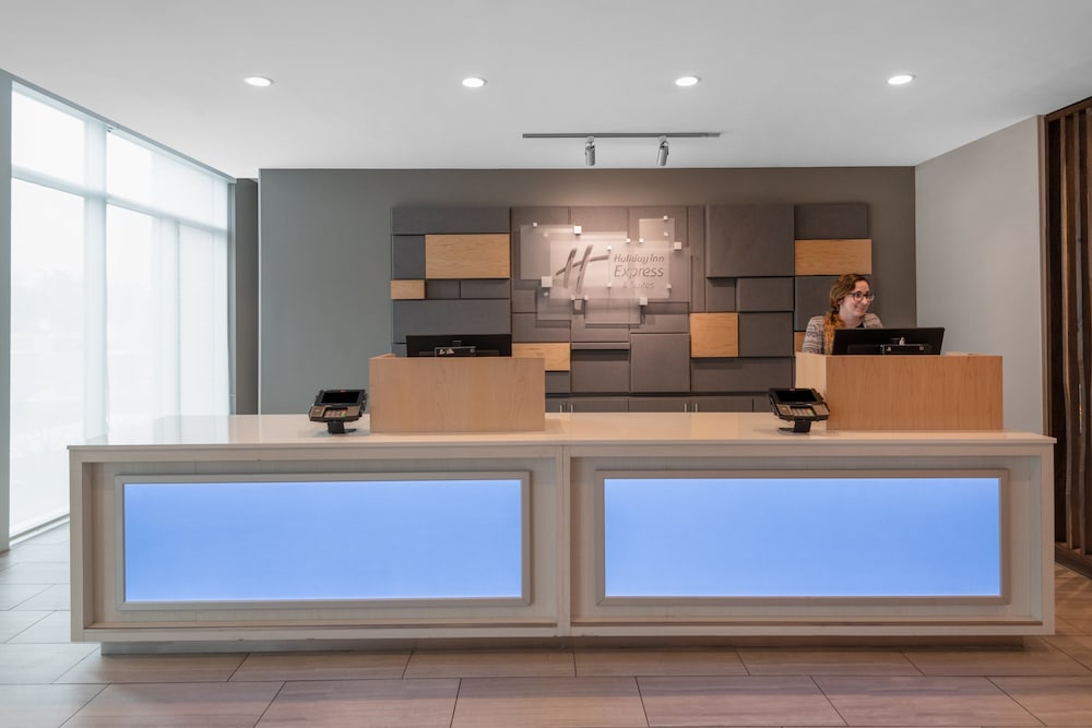 Holiday Inn Express & Suites Phoenix Airport North by IHG - photo 130