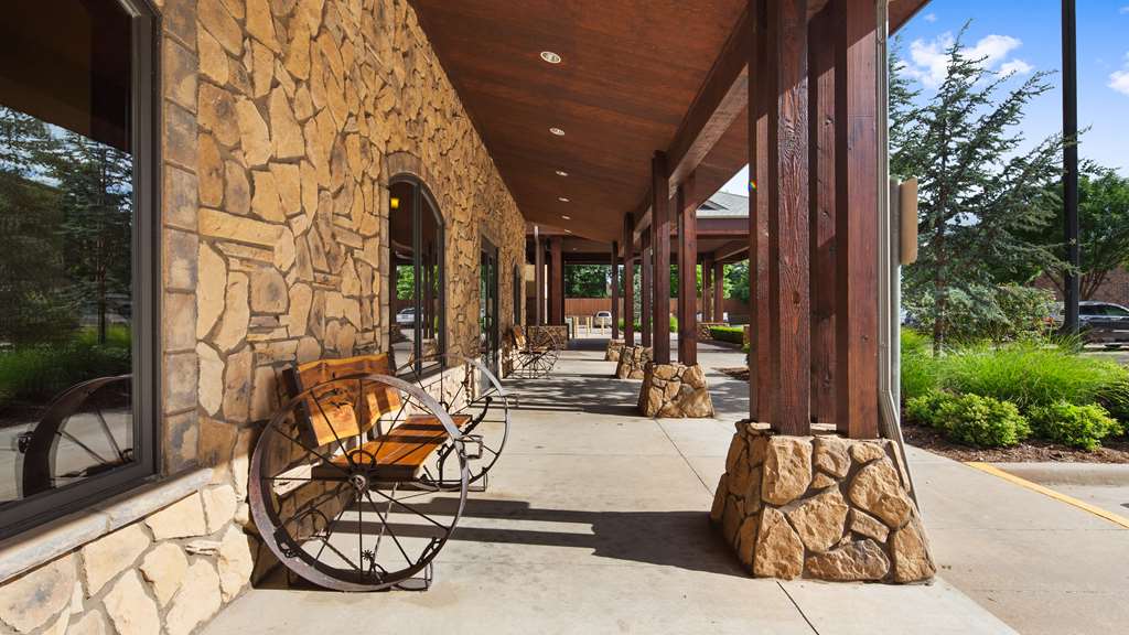 Best Western Plus Cimarron Hotel & Suites - photo 4