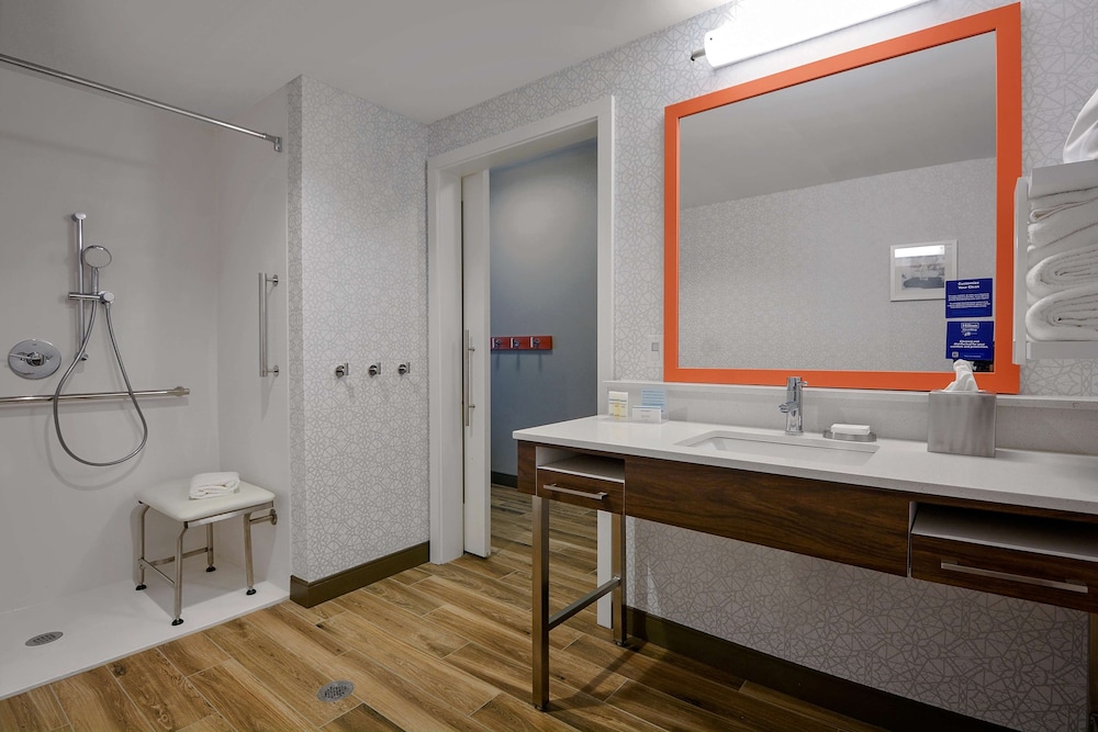 Hampton Inn Salem Boston - photo 21