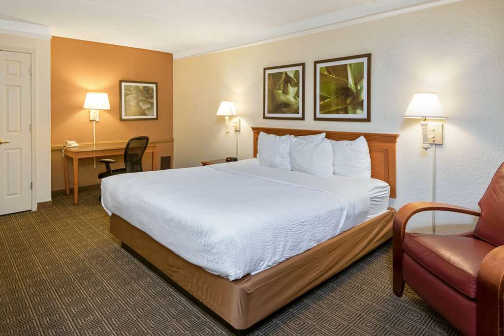 La Quinta Inn by Wyndham San Antonio Market Square - photo 24