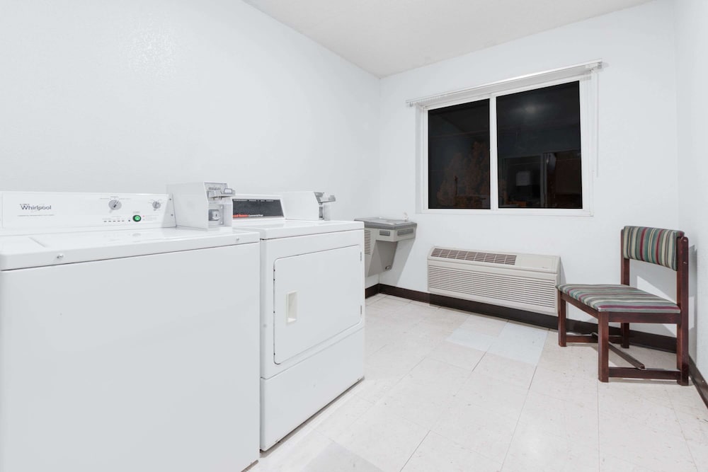 Super 8 by Wyndham Neosho - photo 20