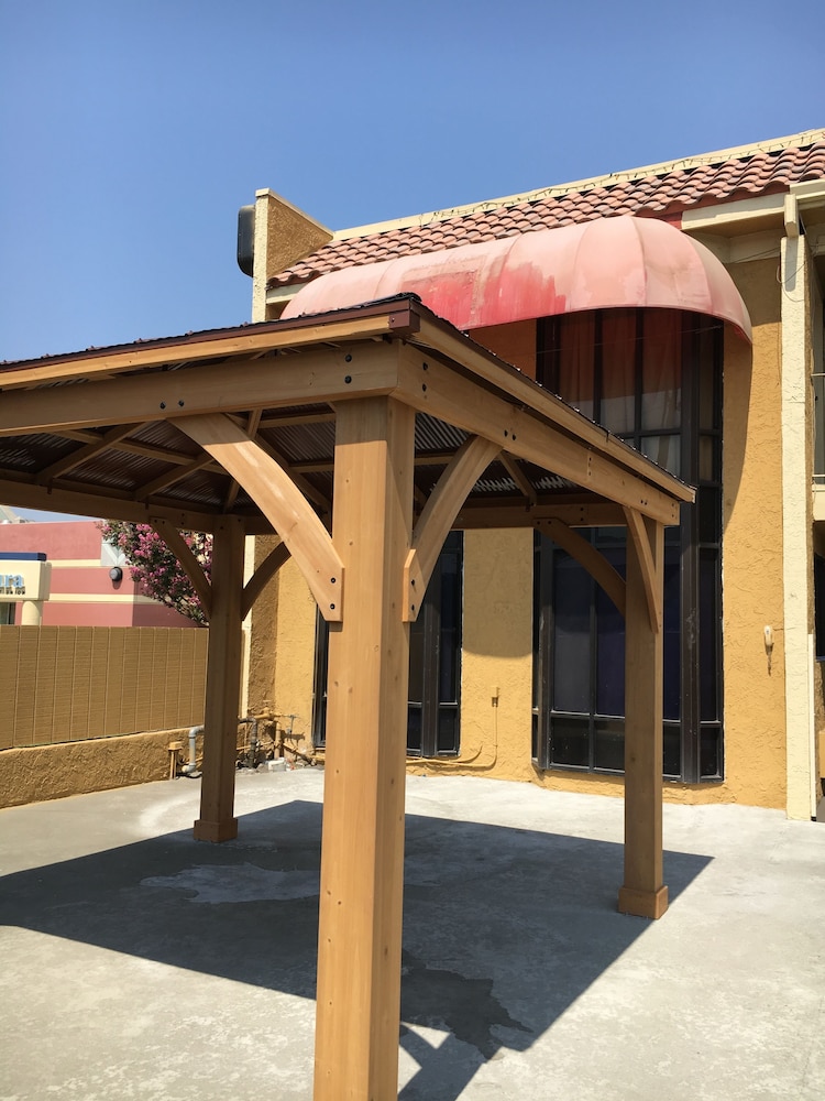 Riverside Inn & Suites - photo 50