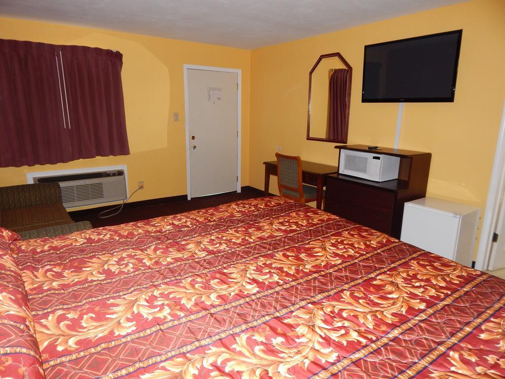 Sunrise Inn Brownsville - photo 13