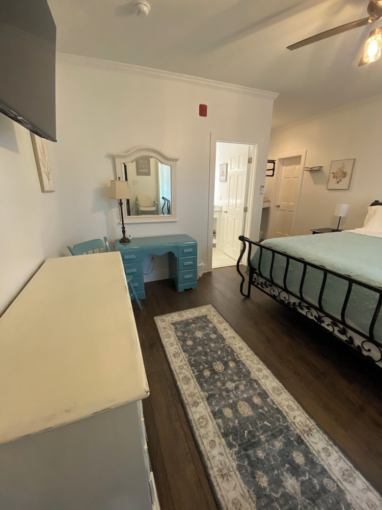 Little Inn on Main - photo 23