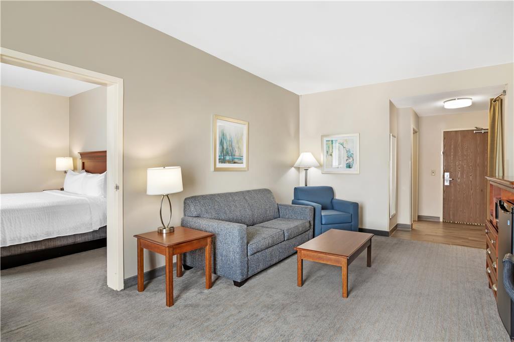 Best Western Plus Executive Hotel & Suites - photo 20