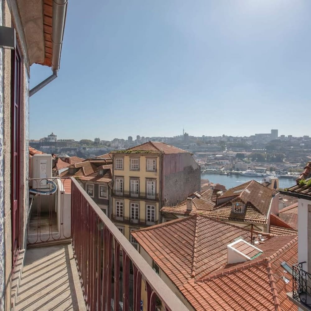 Liiiving in Porto Ribeira Vintage View — 4-Star Luxury Hotel in Porto, Portugal