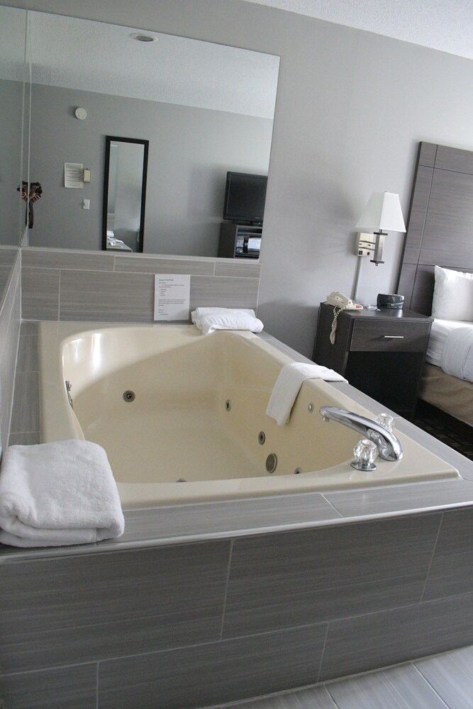 Adams Inn - photo 19