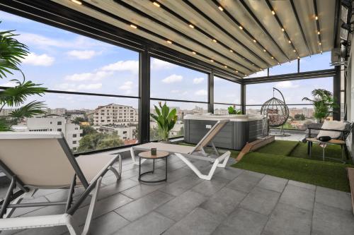 Crown Penthouse Luxurious Spa & Vista by Uni88 ApartHotel in Bucharest, Romania