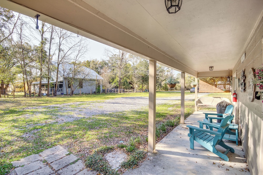 Walk to Beach Waveland Retreat with Yard — hotel in Waveland