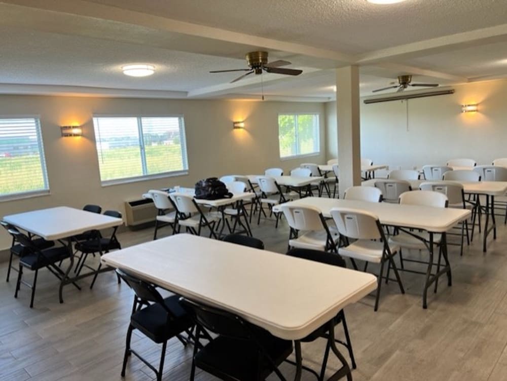 Red Roof Inn Lawrenceburg - photo 30