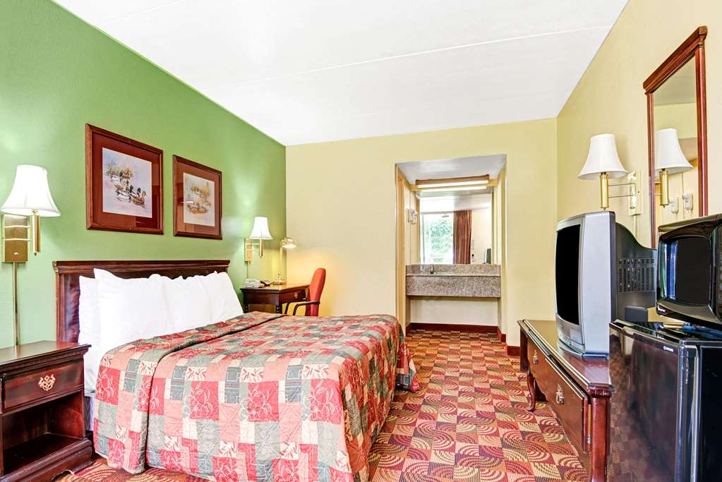 Super 8 by Wyndham Nashville Near Downtown I 40 - photo 5