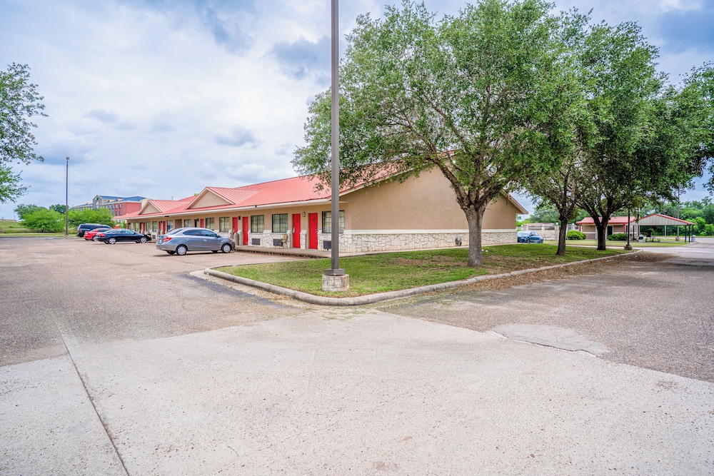 Texan Inn By Oyo Beeville Us 181 - photo 84