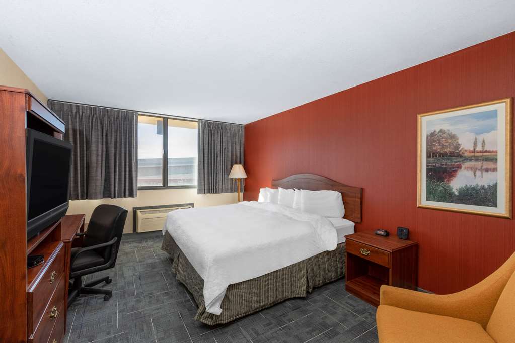 Howard Johnson by Wyndham Gillette - photo 32