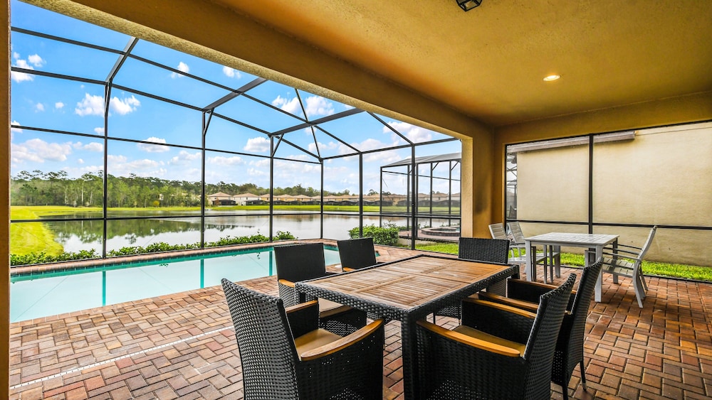 Bright Lakeview Villa 1671 Kissimmee — 4-Star Luxury Hotel in Kissimmee, United States