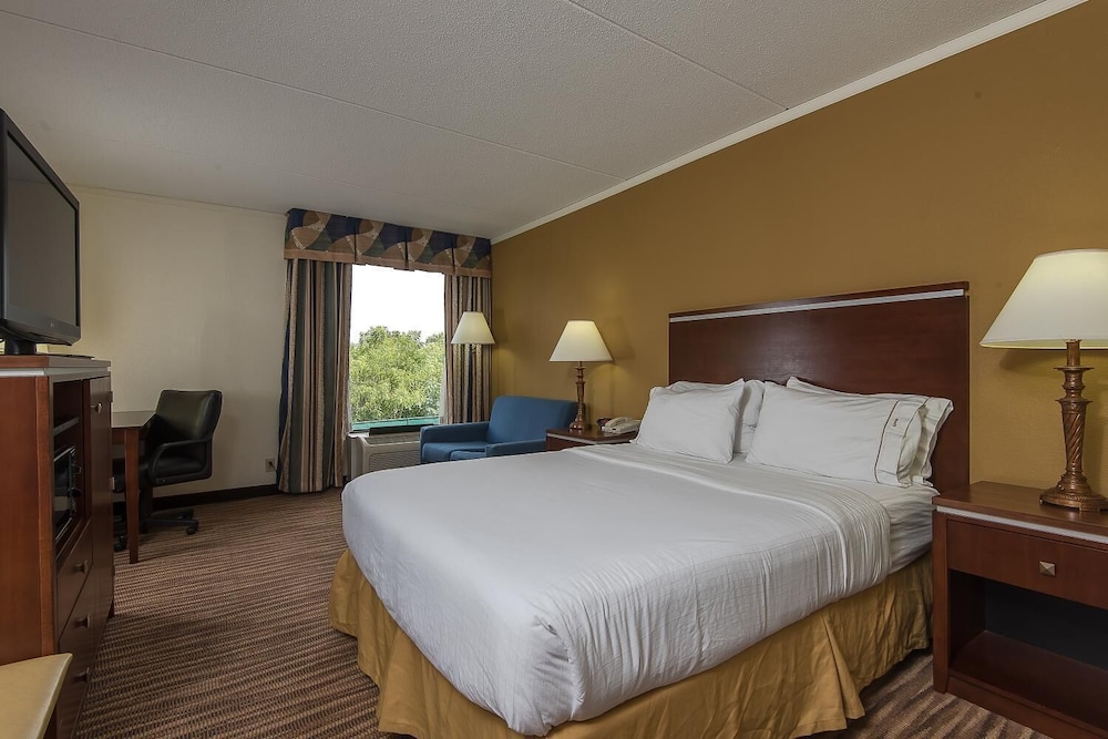 Spark by Hilton Roanoke Civic Center - photo 9