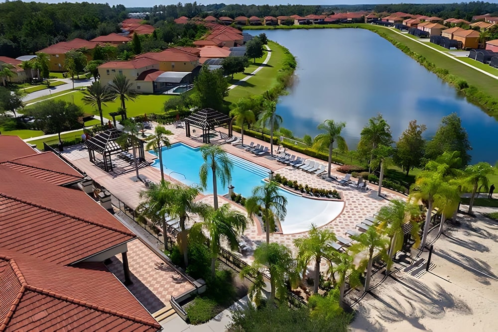 8BR Resort Home with Games Room and BBQ - photo 40