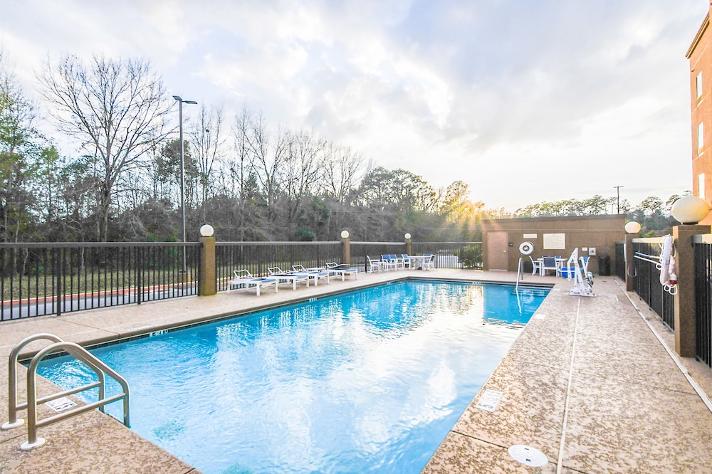 Hampton Inn Foley - photo 61