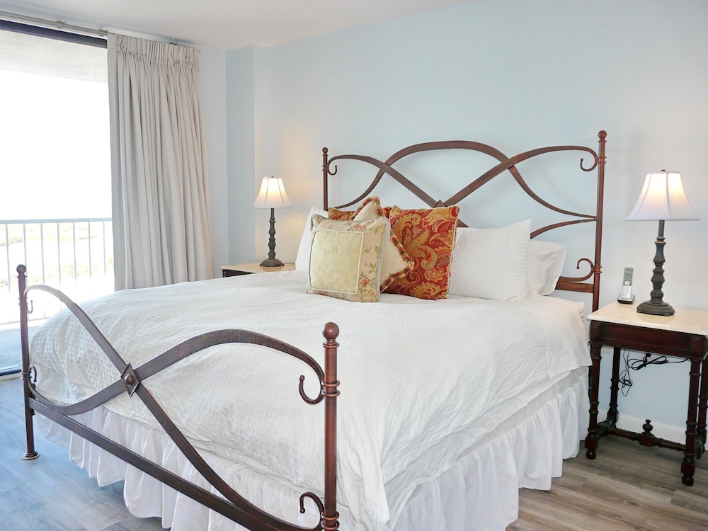 South Seas Tower 2 1001 - photo 6
