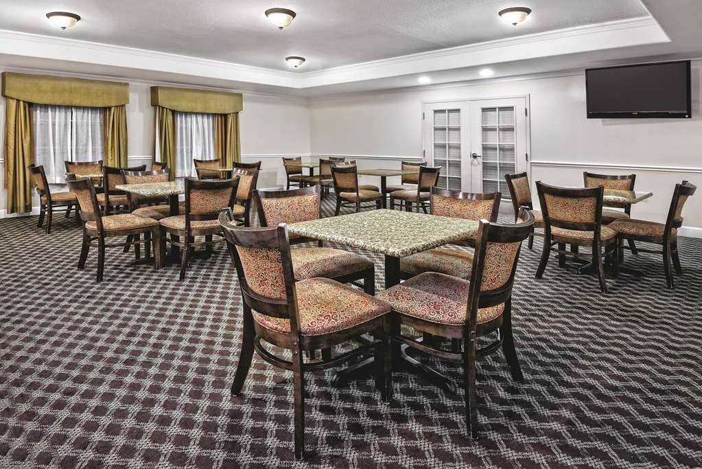 La Quinta Inn & Suites by Wyndham Stephenville - photo 17