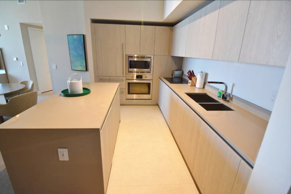 Superb Ocean & Bay View 1 Bed 1 Bath @ Hyde Beach Resort - photo 10