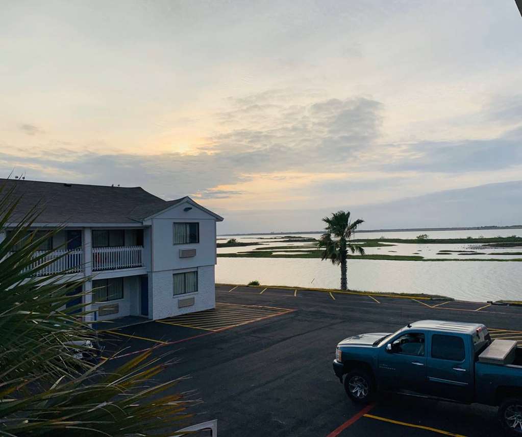 Motel 6 Portland TX - photo 8