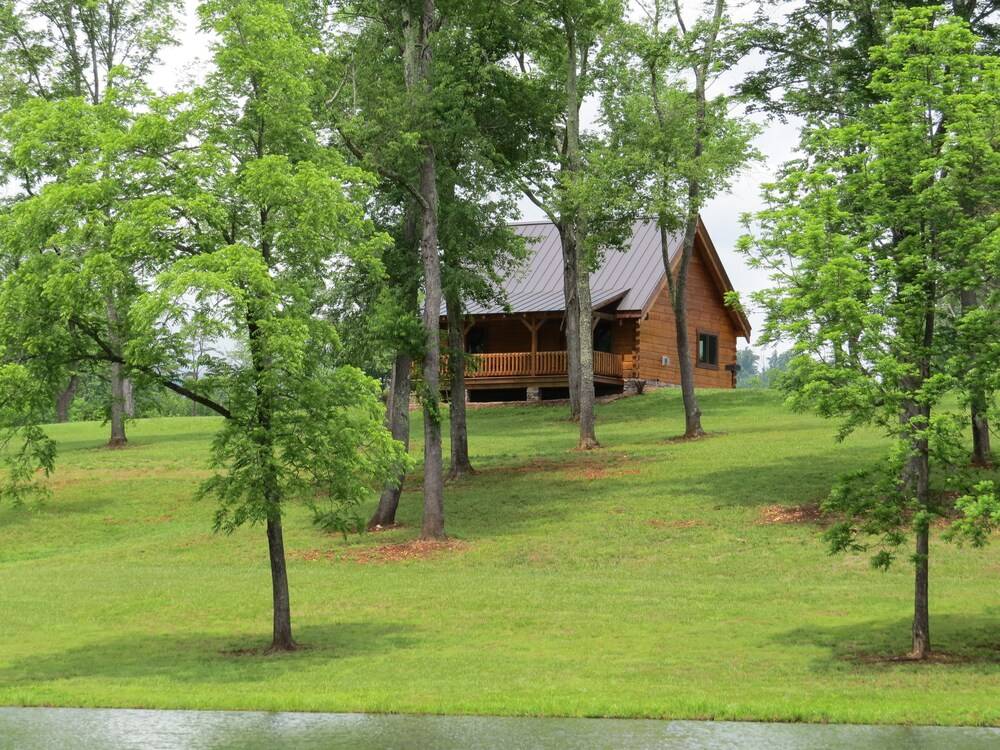 Southern Comfort Lakeside Cabin Resort - photo 26