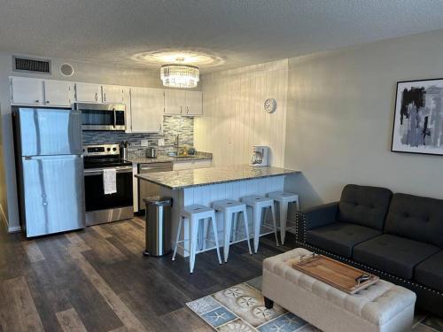On the Sand Beachfront Condo Newly Renovated — 4-Star Luxury Hotel in Myrtle Beach, United States
