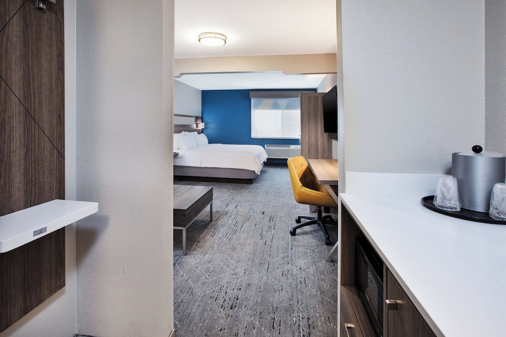 Holiday Inn Express & Suites Wauseon by IHG - photo 9