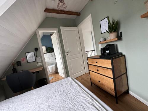 Stilvolles Gästezimmer mit Bad in Mechernich Zentrum in Mechernich, Germany