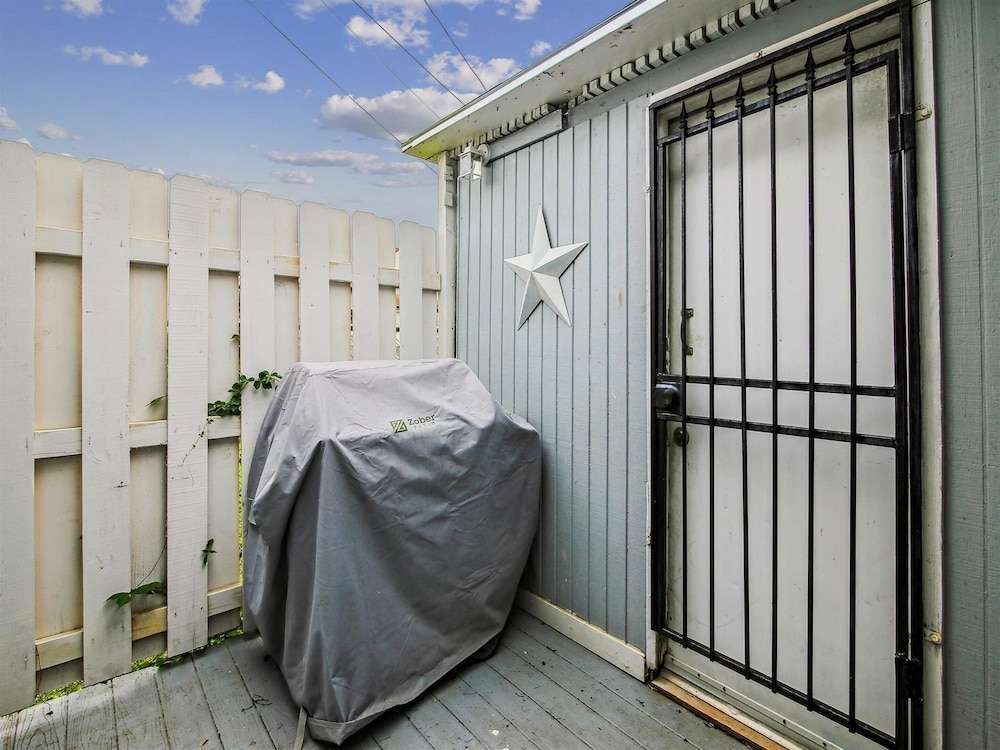 River & Ezra's Playhouse - photo 4
