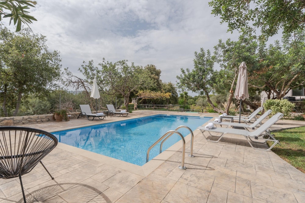 Villa Archodia with Private Pool — 4-Star Luxury Hotel in Rethymno, Greece