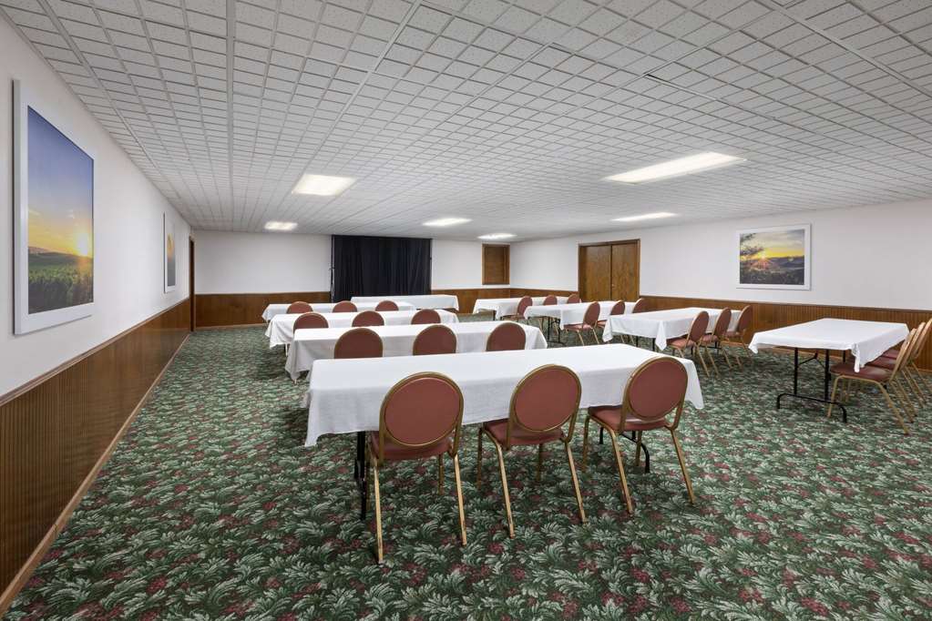 Days Inn by Wyndham Hutchinson - photo 25