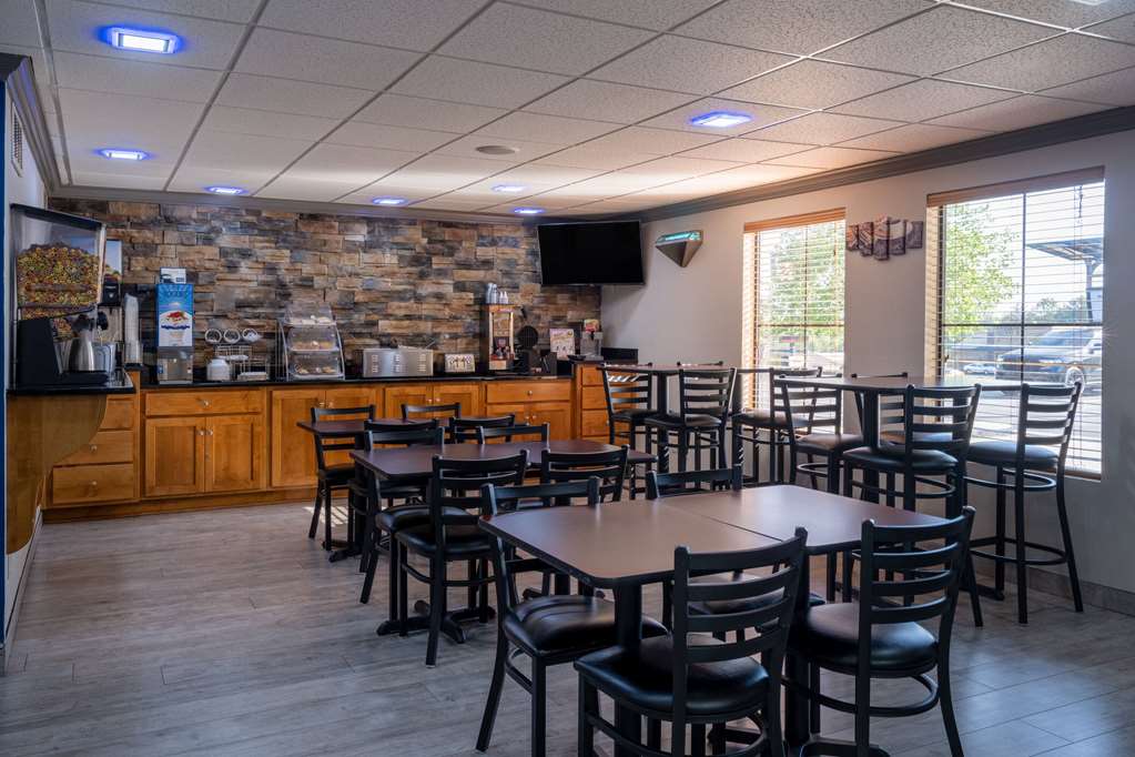Days Inn & Suites by Wyndham Commerce - photo 33