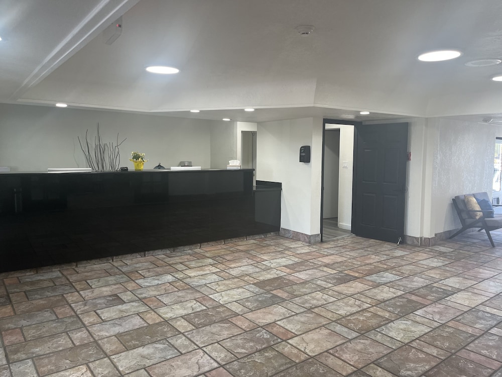 A Victory Inn & Suites Phoenix North - photo 2