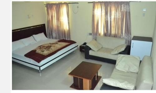 Leezon Hotel And Suites