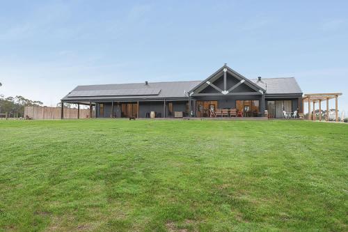 Dalhousie Birregurra Modern Country Escape - carbon neutral hotel in Unknown City