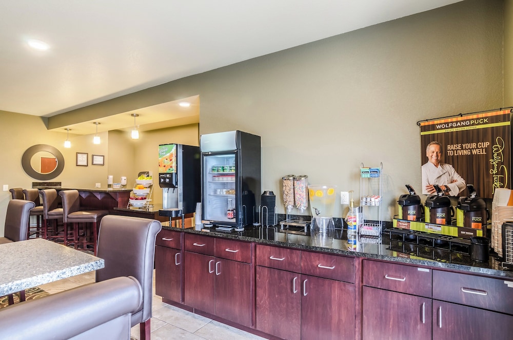 Cobblestone Hotel & Suites McCook - photo 46