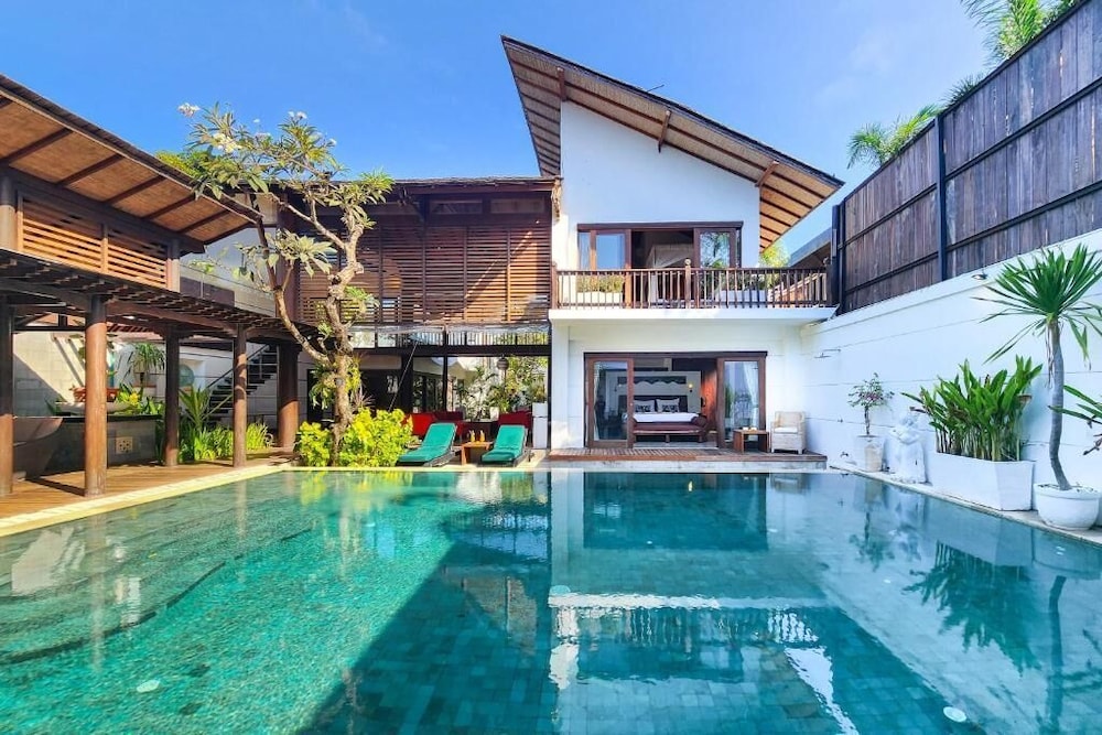 Villa Casis by Nagisa Bali — 4-Star Luxury Hotel in Denpasar, Indonesia