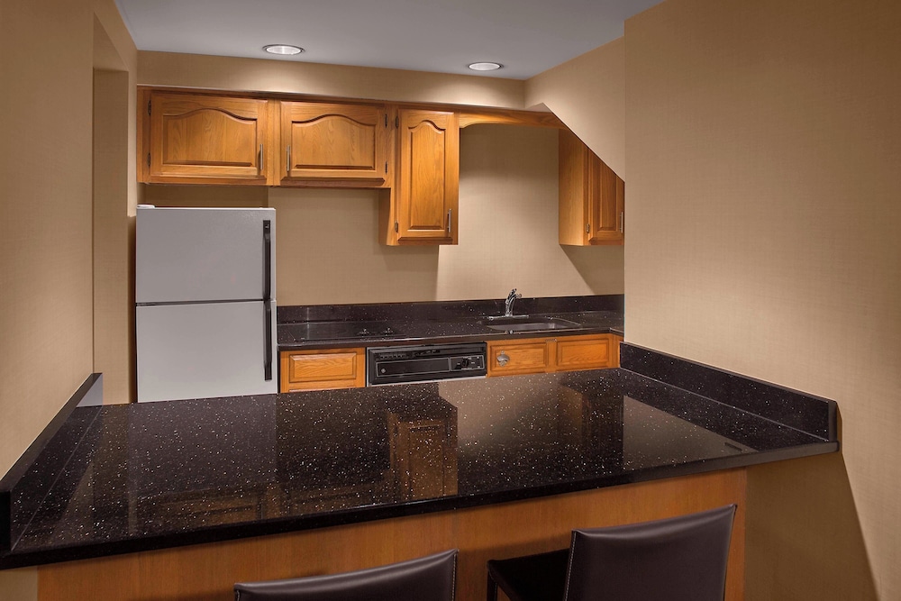Sheraton Suites Akron Cuyahoga Falls - photo 10