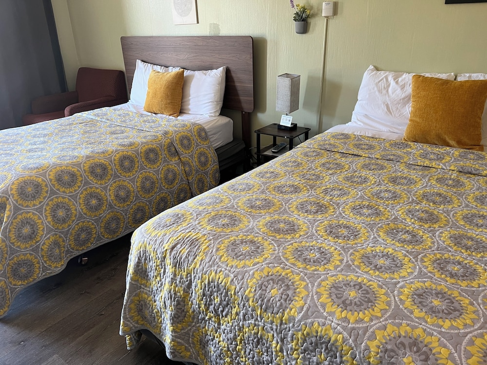Midtown Inn & Suites - photo 30